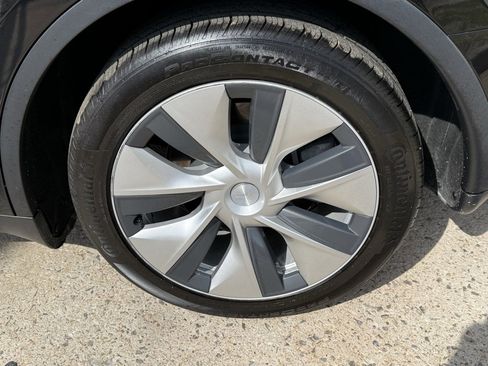 Used 2021 Tesla Model Y Long Range image 14