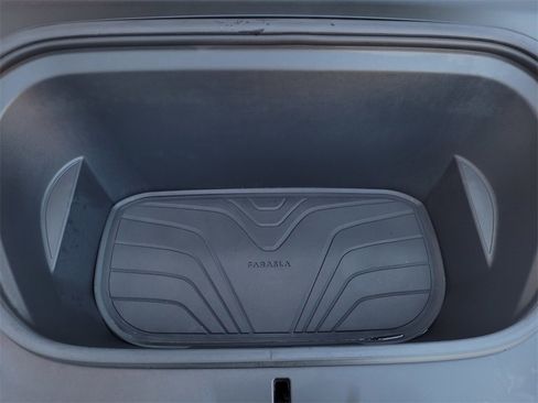 Used 2022 Tesla Model Y Long Range image 24