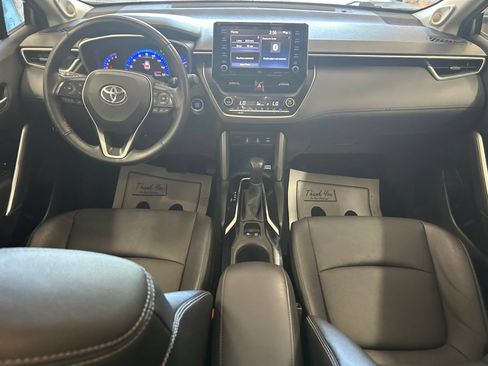 Used 2022 Toyota Corolla Cross XLE w/ Convenience Package AWD/4WD image 28