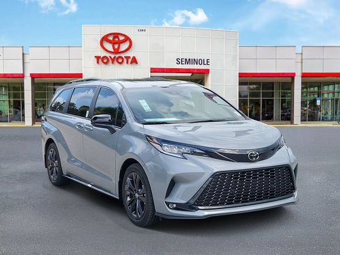 New 2026 Toyota Sienna XSE FWD image 2