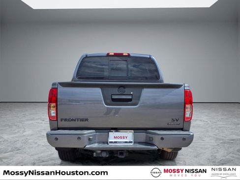 Used 2020 Nissan Frontier SV w/ Midnight Edition Floor Mats image 6