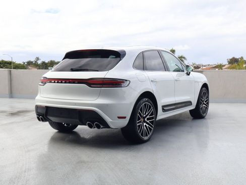 Certified 2025 Porsche Macan AWD/4WD image 9