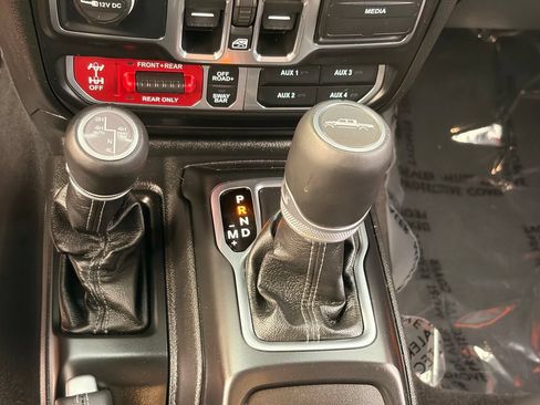 Used 2025 Jeep Gladiator Rubicon AWD/4WD image 25