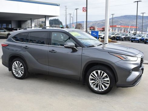 Used 2023 Toyota Highlander Platinum image 7