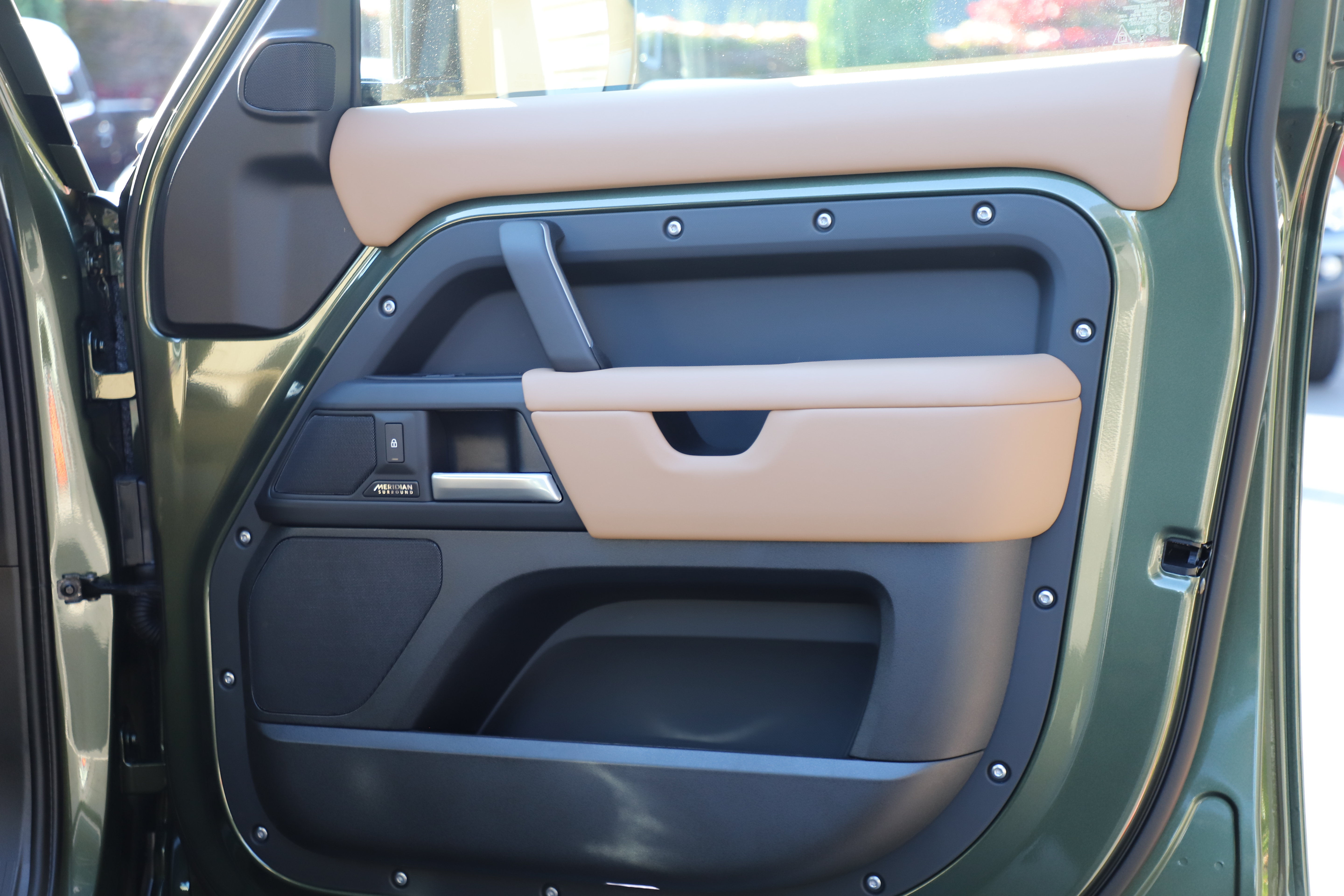 New 2026 Land Rover Defender 110 X-Dynamic SE AWD/4WD image 9