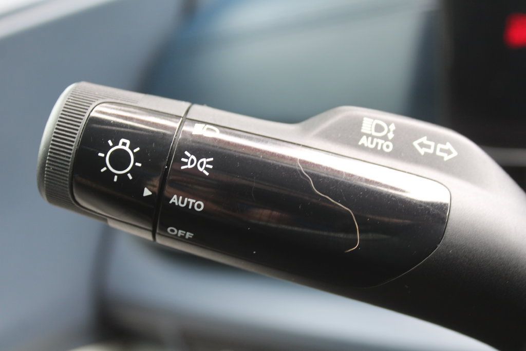 Certified 2025 Kia Carnival EX FWD image 34