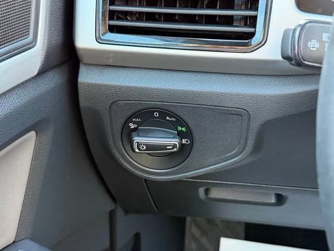 Used 2022 Volkswagen Atlas Cross Sport SEL image 14