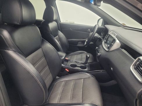 Used 2019 Kia Sorento SX image 21