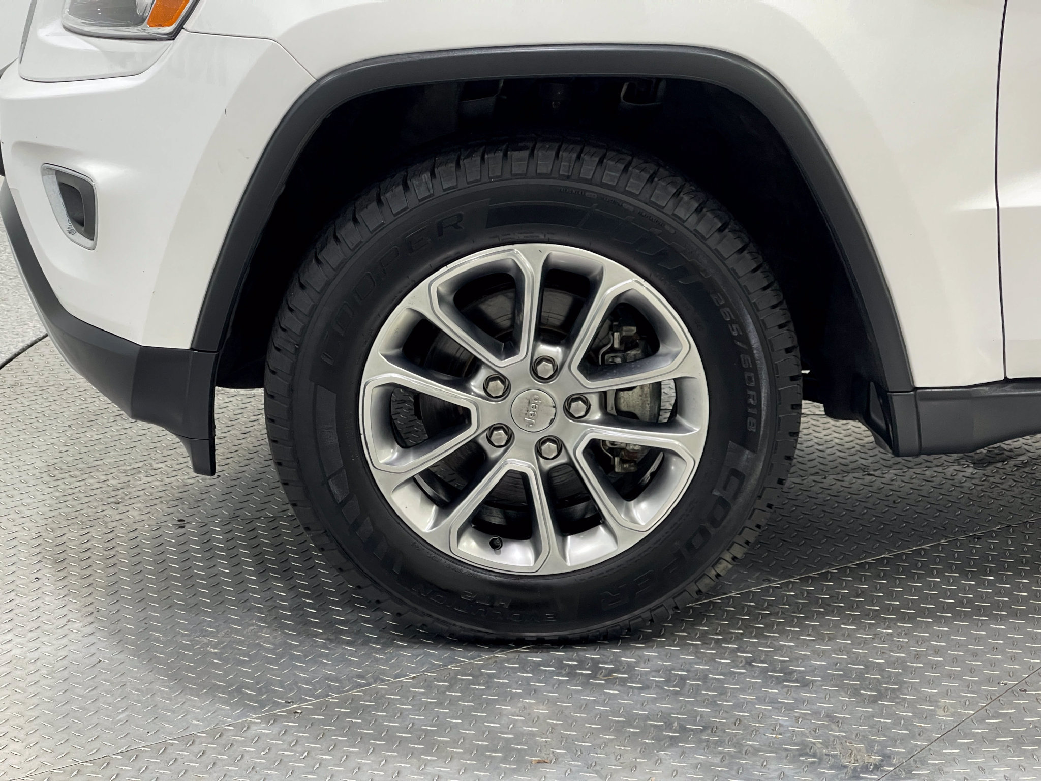 Used 2015 Jeep Grand Cherokee Limited w/ Trailer Tow Group IV AWD/4WD image 34