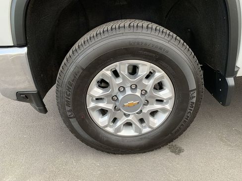 Used 2021 Chevrolet Silverado 3500 LTZ w/ LTZ Convenience Package image 11