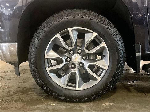 Used 2022 Chevrolet Silverado 1500 LT w/ Z71 Off-Road Package AWD/4WD image 7