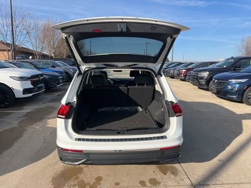 Used 2024 Volkswagen Tiguan SE image 9