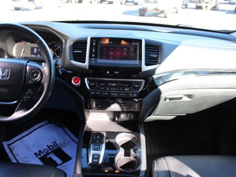 Used 2017 Honda Pilot Touring image 14