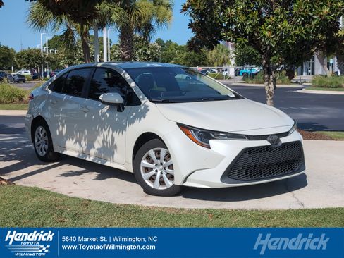 Used 2020 Toyota Corolla LE FWD image 1
