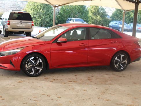 Used 2023 Hyundai Elantra SEL w/ Convenience Package image 5
