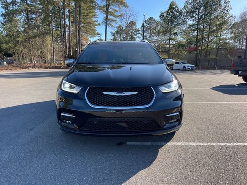 Used 2024 Chrysler Pacifica Pinnacle w/ Trailer Tow Group image 3