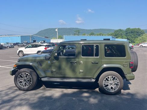 Used 2024 Jeep Wrangler High Altitude AWD/4WD image 9