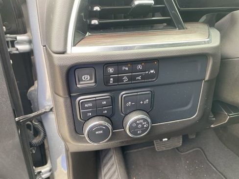 Used 2025 Chevrolet Suburban Z71 image 20
