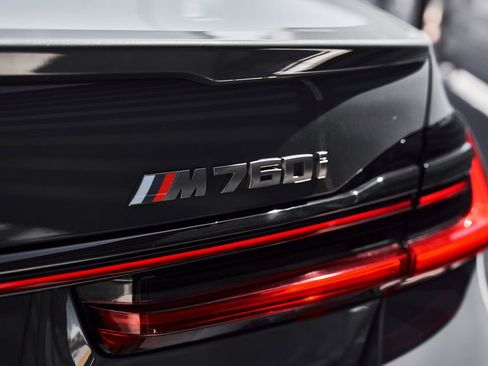 Used 2022 BMW M760i xDrive w/ Luxury Rear Seating Package AWD/4WD image 10