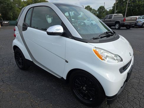 Used 2011 smart fortwo passion RWD image 17