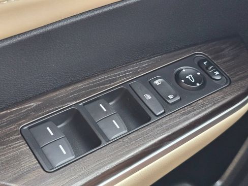 Certified 2018 Honda Clarity Plug-In Hybrid image 19