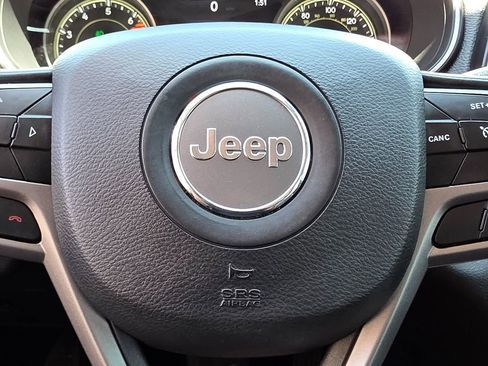 Used 2020 Jeep Cherokee Limited image 38