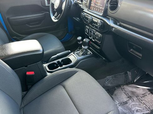 Used 2022 Jeep Gladiator Sport AWD/4WD image 16