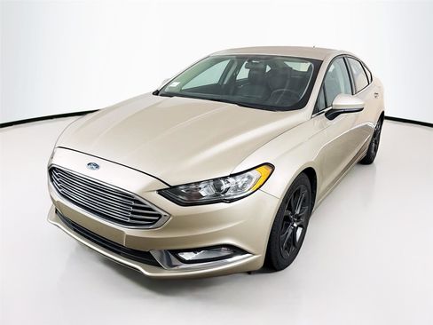 Used 2018 Ford Fusion SE w/ Equipment Group 201A image 3