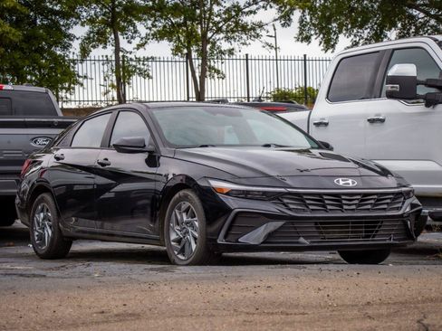 Used 2024 Hyundai Elantra SEL FWD image 1