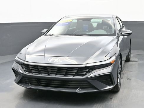 Certified 2025 Hyundai Elantra Sport image 8