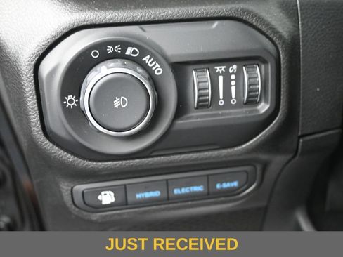 Used 2021 Jeep Wrangler Unlimited Sahara AWD/4WD image 19