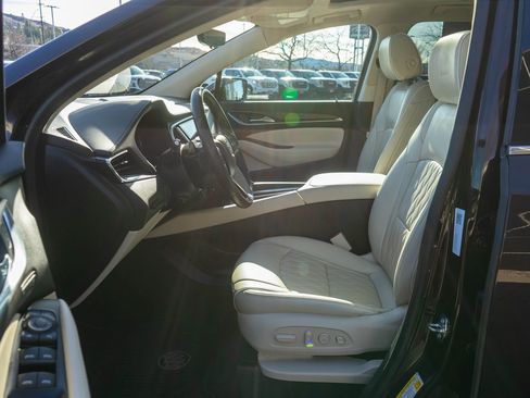 Used 2023 Buick Enclave Avenir image 11