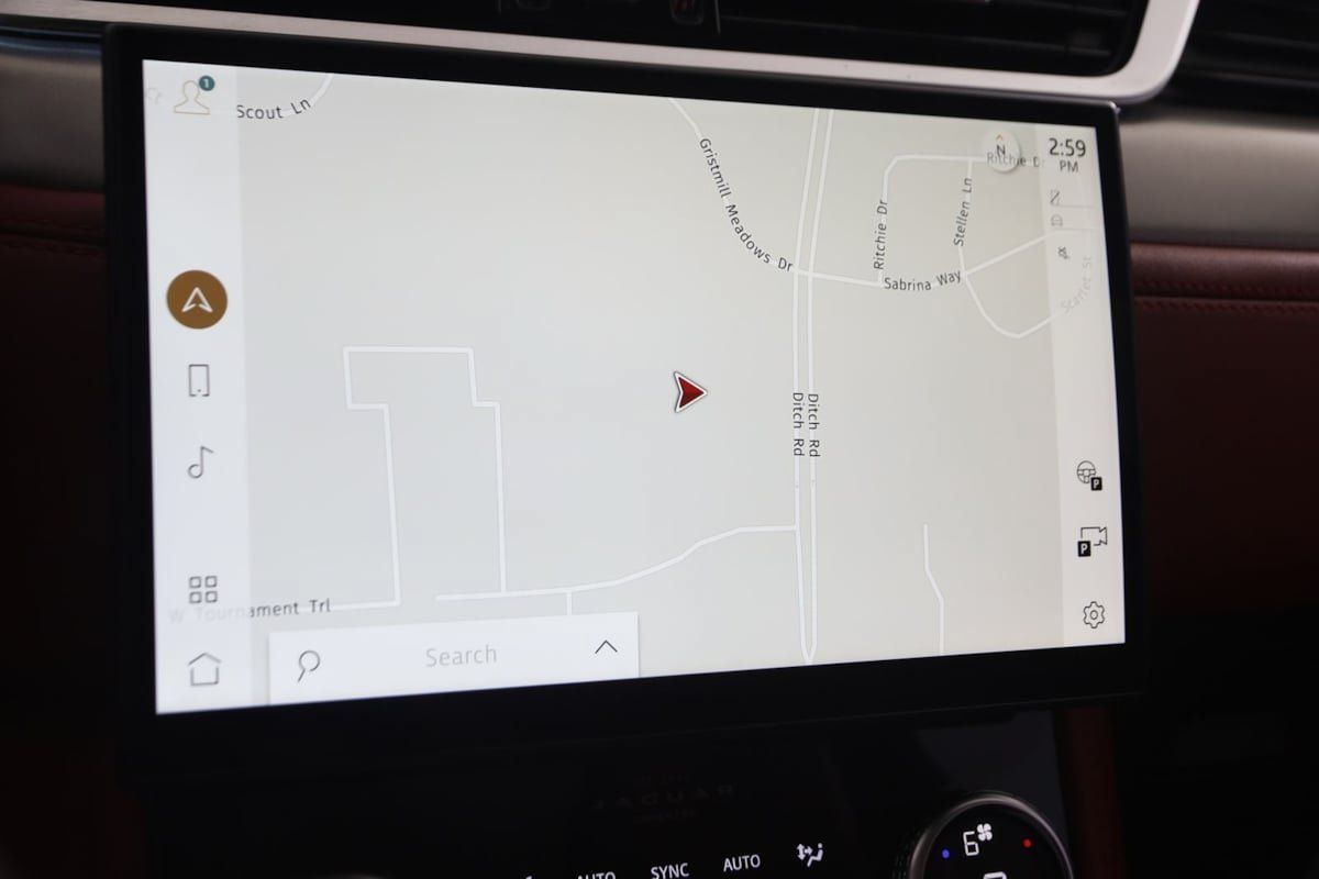 Used 2024 Jaguar F-PACE R-Dynamic S AWD/4WD image 8