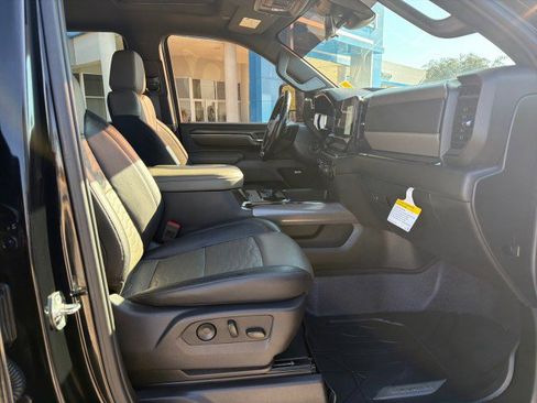 Used 2024 Chevrolet Silverado 2500 ZR2 w/ Technology Package image 18