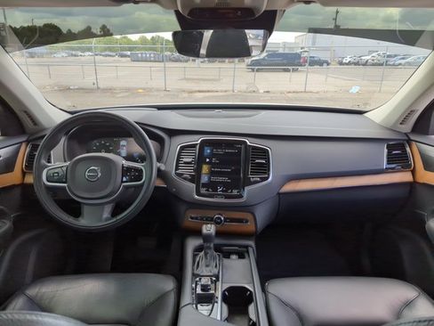 Used 2022 Volvo XC90 T6 Momentum w/ Advanced Package image 19