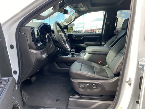 New 2026 GMC Sierra 1500 SLT image 11