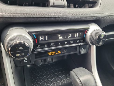 Used 2020 Toyota RAV4 XLE image 14