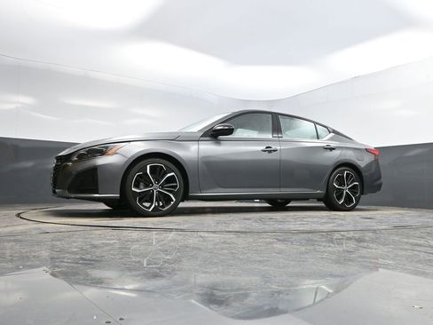 Used 2023 Nissan Altima 2.5 SR image 35