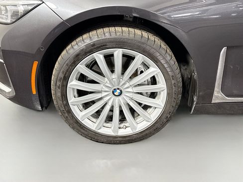 Used 2022 BMW 740i RWD image 38