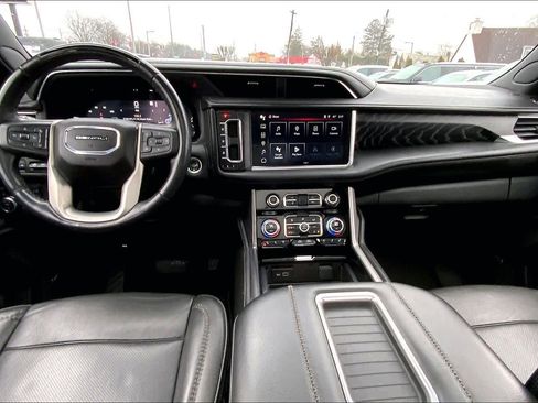 Used 2023 GMC Yukon XL Denali w/ Denali Reserve Package image 15