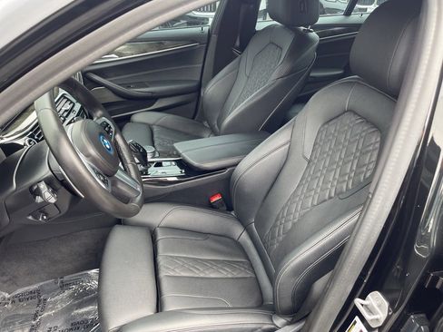 Used 2022 BMW 530e w/ Premium Package image 13