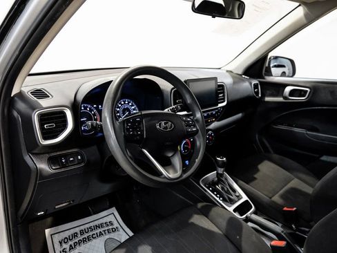 Used 2021 Hyundai Venue SE image 3