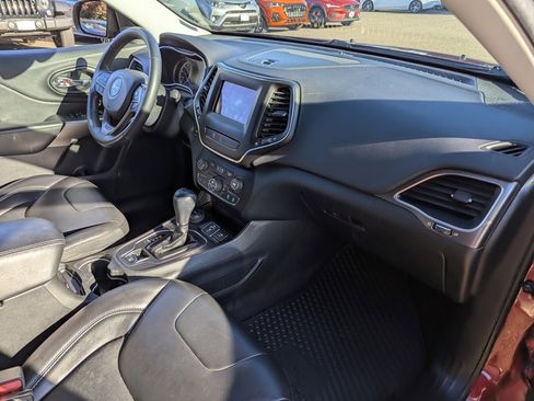 Used 2019 Jeep Cherokee Latitude Plus w/ Comfort/Convenience Group image 36