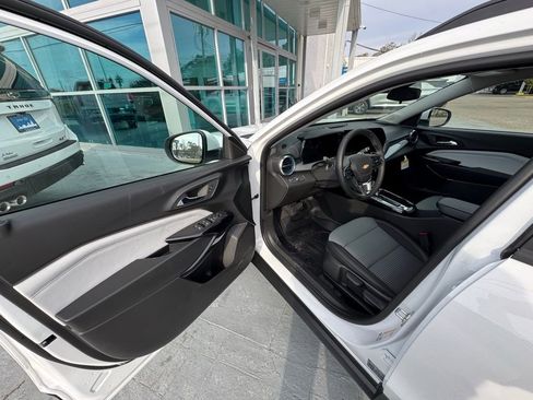 New 2026 Chevrolet Trax LT w/ Driver Confidence Package image 9