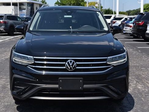 Certified 2023 Volkswagen Tiguan SE w/ Panoramic Sunroof Package AWD/4WD image 4