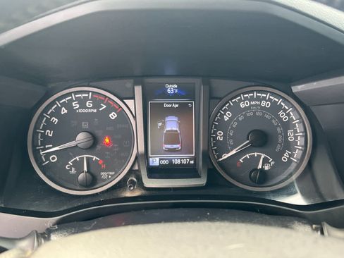 Used 2022 Toyota Tacoma TRD Off-Road image 23