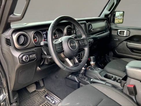 Used 2022 Jeep Gladiator Sport AWD/4WD image 13
