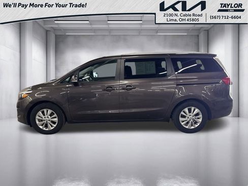 Used 2017 Kia Sedona LX w/ LX Essentials Premium Package image 8