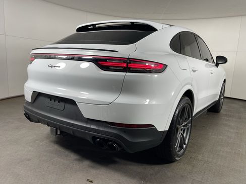 Certified 2023 Porsche Cayenne Platinum Edition image 7