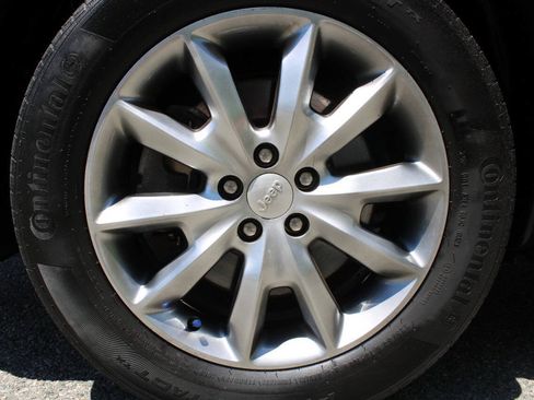 Used 2018 Jeep Cherokee Limited AWD/4WD image 19